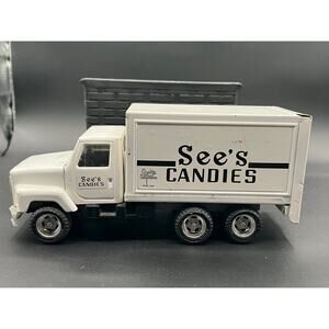 Vintage 1992 Ertl 1:25 scale model of See's Candies International Delivery Truck